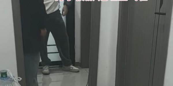 九游娱乐官方入口-男子出轨19岁女孩被抓包，视频曝光，网友：原配这么漂亮为啥还找