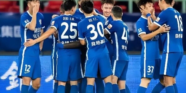 九游娱乐-邓卓翔从武汉三镇下课后！将重返绿茵场，代表新东家出战业余比赛